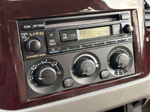Used 2002 Mitsubishi Montero Limited AWD/4WD image 12