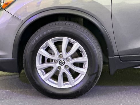 Used 2018 Nissan Rogue SV image 25