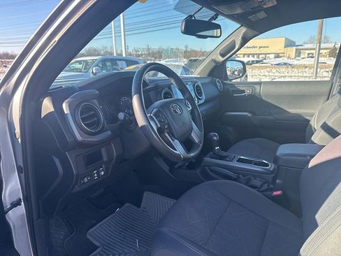 Certified 2016 Toyota Tacoma SR image 14