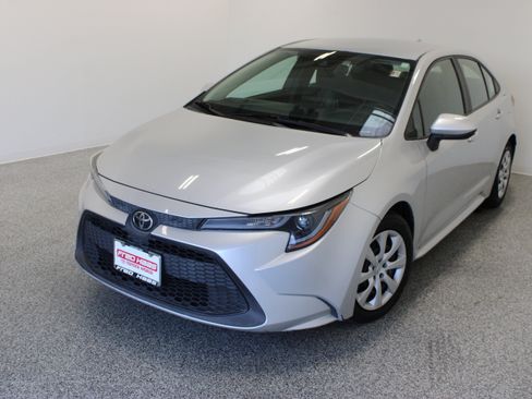 Used 2021 Toyota Corolla LE FWD image 2