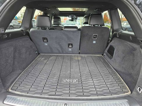 Used 2023 Jeep Grand Cherokee Overland w/ Luxury Tech Group IV image 19