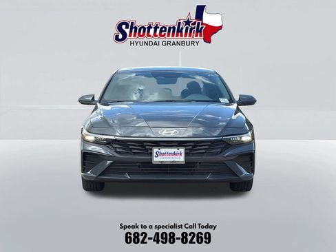 Used 2025 Hyundai Elantra Hybrid FWD image 2