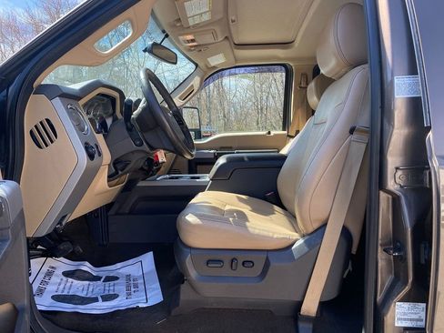 Used 2015 Ford F350 Lariat image 5