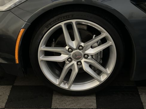 Used 2019 Chevrolet Corvette Stingray Coupe w/ 1LT RWD image 17