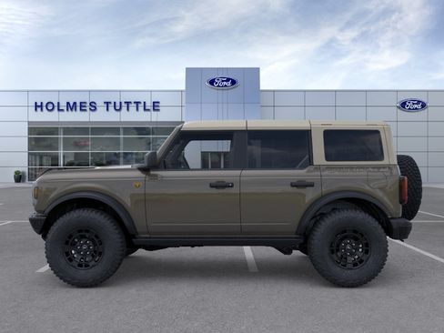 New 2026 Ford Bronco Badlands w/ Sasquatch Package AWD/4WD image 3