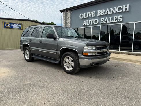 Used 2000 Chevrolet Tahoe LS w/ LS Preferred Equipment Group AWD/4WD image 2