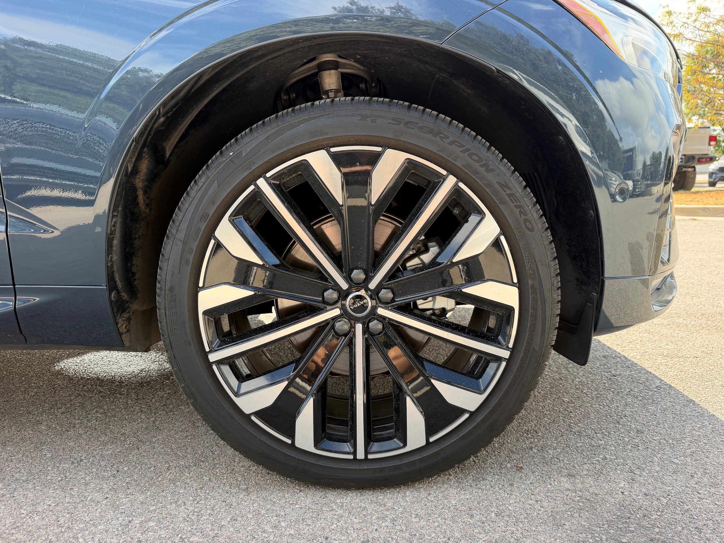 Certified 2026 Volvo XC60 B5 Ultra w/ Protection Package Premier AWD/4WD image 9