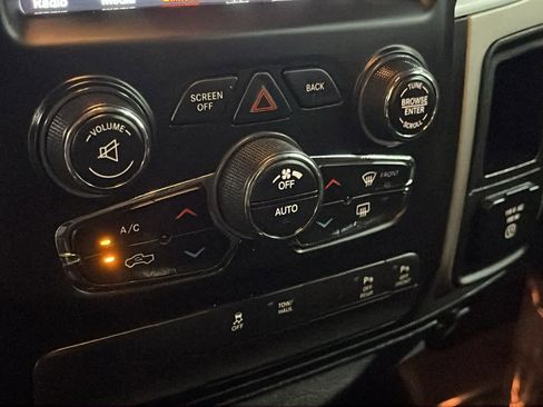 Used 2019 RAM 1500 Big Horn AWD/4WD image 19