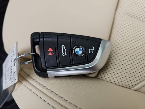 New 2026 BMW 330i Sedan w/ Premium Package image 37