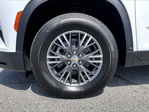 New 2026 Chevrolet Traverse LT w/ Driver Confidence Package AWD/4WD image 7