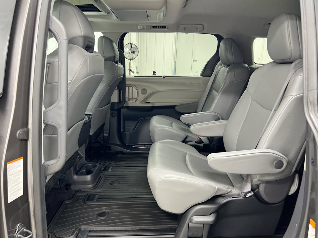 Used 2024 Toyota Sienna XLE w/ XLE Plus Package AWD/4WD image 24