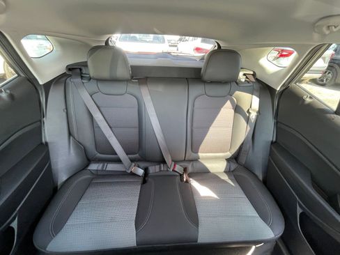 Used 2025 Chevrolet Trax LT w/ LT Convenience Package image 39