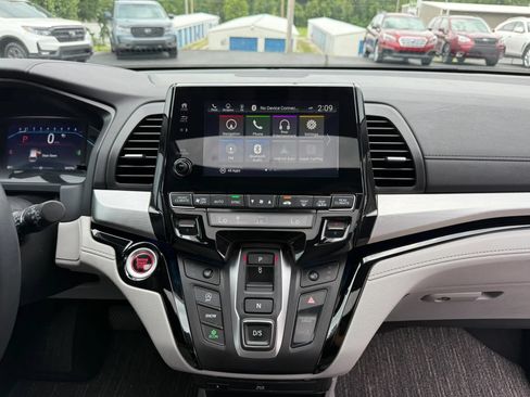 Used 2023 Honda Odyssey Touring image 17