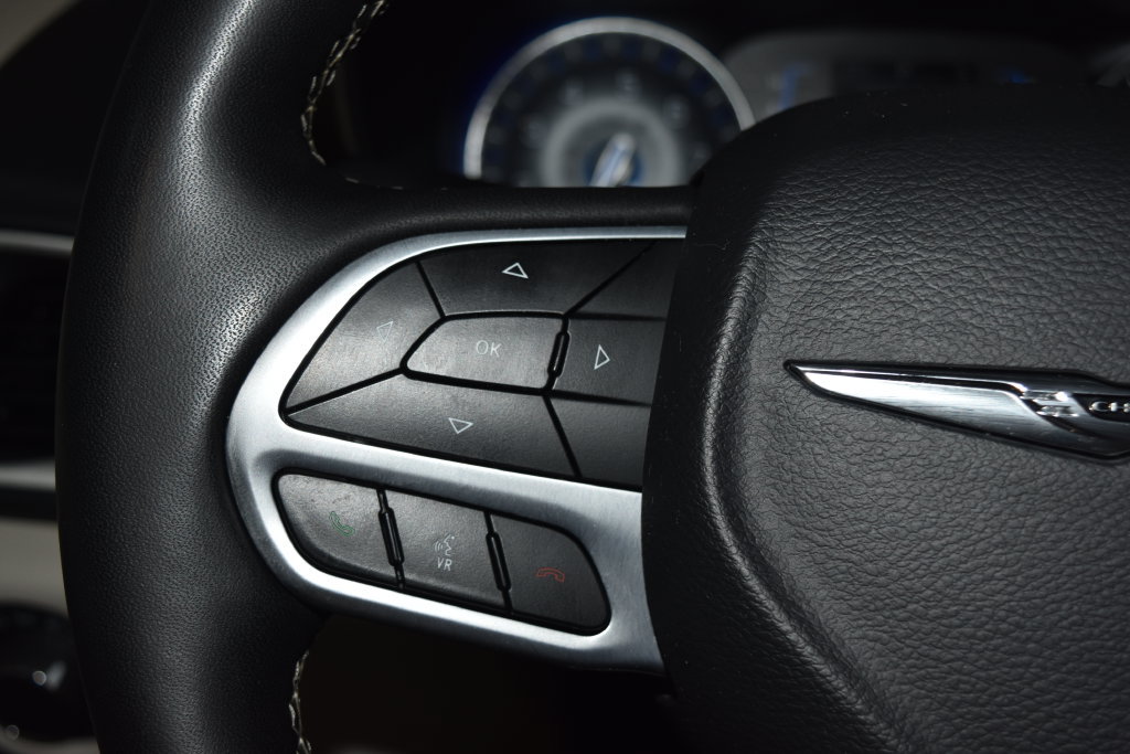 Used 2023 Chrysler Voyager LX FWD image 7