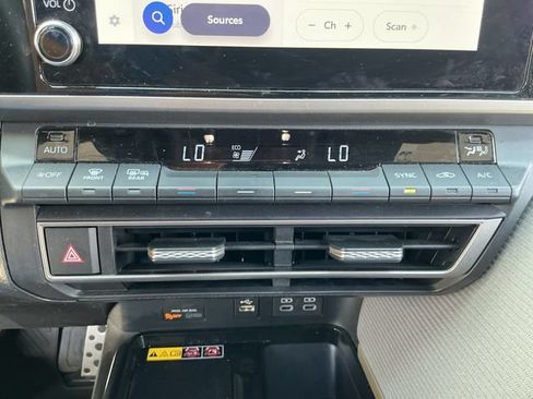 Used 2025 Toyota Camry SE FWD image 16