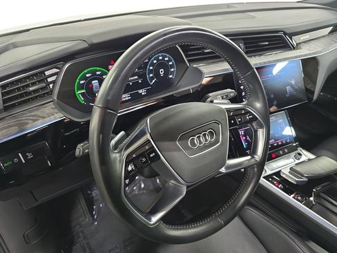 Used 2019 Audi e-tron Prestige w/ Prestige Package AWD/4WD image 4