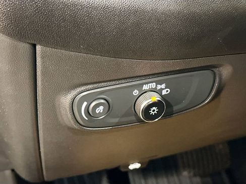 Used 2023 Chevrolet Equinox LT image 11