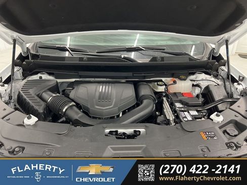 Used 2024 Chevrolet Traverse LT FWD image 16