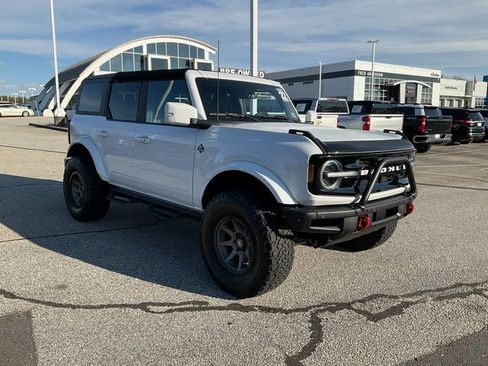 Used 2022 Ford Bronco Outer Banks image 3