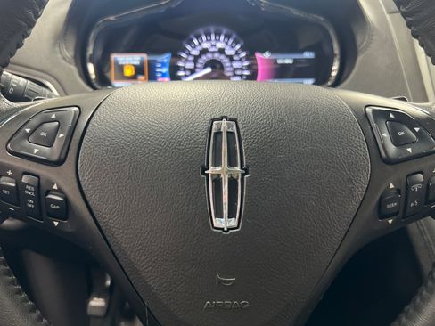 Used 2019 Lincoln MKT AWD image 24