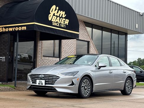 Used 2023 Hyundai Sonata Limited w/ Cargo Package FWD image 1