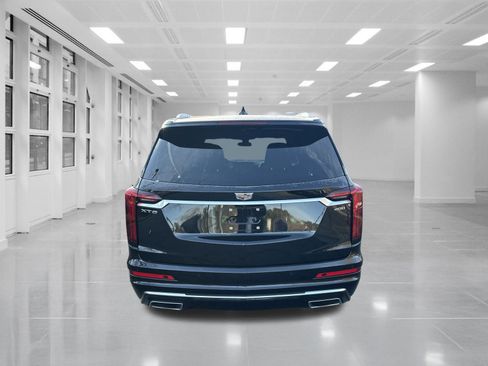 Used 2023 Cadillac XT6 Premium Luxury image 6