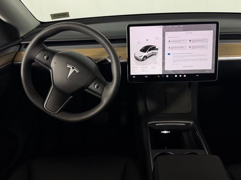 Used 2024 Tesla Model Y Long Range image 12