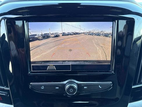 Used 2022 Chevrolet Traverse LS image 18