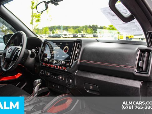 Used 2025 Nissan Frontier PRO-4X AWD/4WD image 24