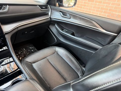Used 2021 Jeep Grand Cherokee L Limited AWD/4WD image 7