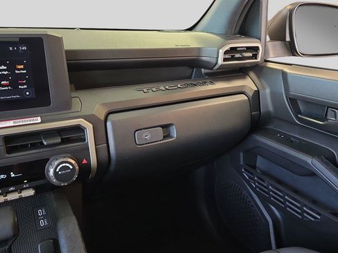 Used 2024 Toyota Tacoma SR AWD/4WD image 20