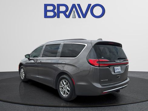 Used 2021 Chrysler Pacifica Touring image 5