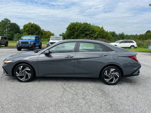 Used 2025 Hyundai Elantra SEL FWD image 6
