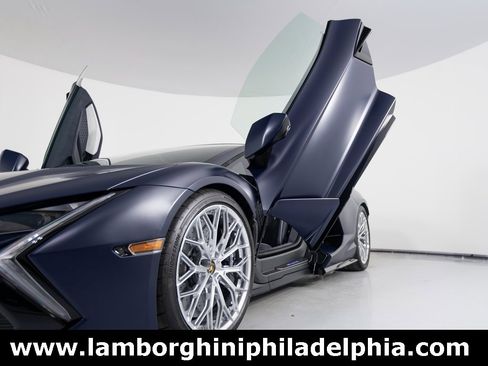 Used 2025 Lamborghini Revuelto image 50