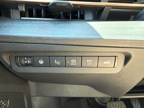 Used 2025 Nissan Ariya FWD image 28