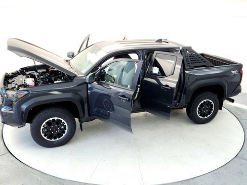Used 2024 Toyota Tacoma TRD Off-Road w/ TRD Off Road Upgrade Package AWD/4WD image 18