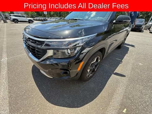 Used 2025 Kia Seltos EX w/ EX Sunroof Package FWD image 3