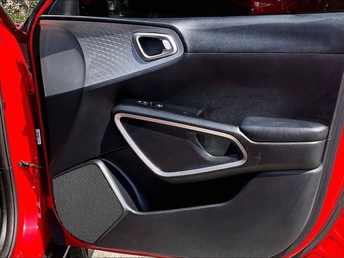 Used 2020 Kia Soul LX FWD image 23