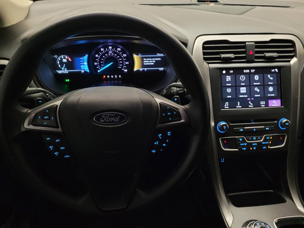 Used 2018 Ford Fusion SE w/ Fusion SE Technology Package FWD image 22