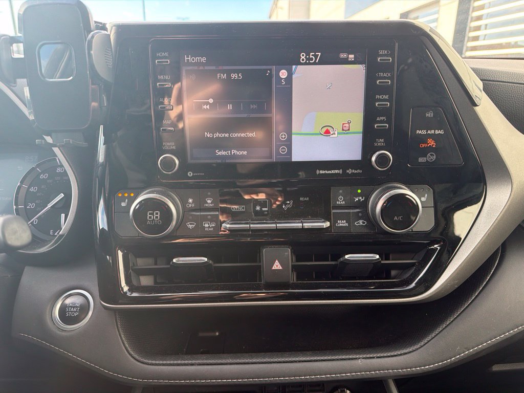 Used 2020 Toyota Highlander XLE AWD/4WD image 12