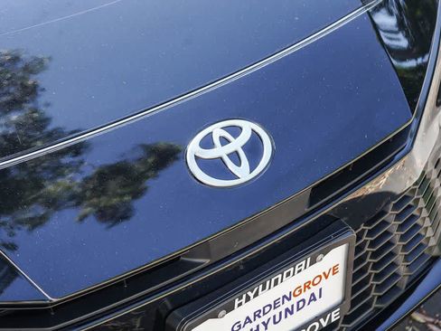 Used 2025 Toyota Camry SE FWD image 11
