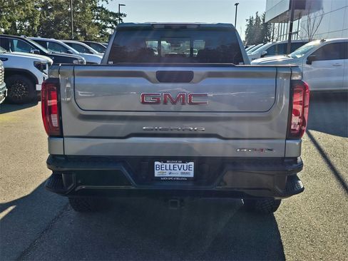 Used 2024 GMC Sierra 1500 AT4X image 4
