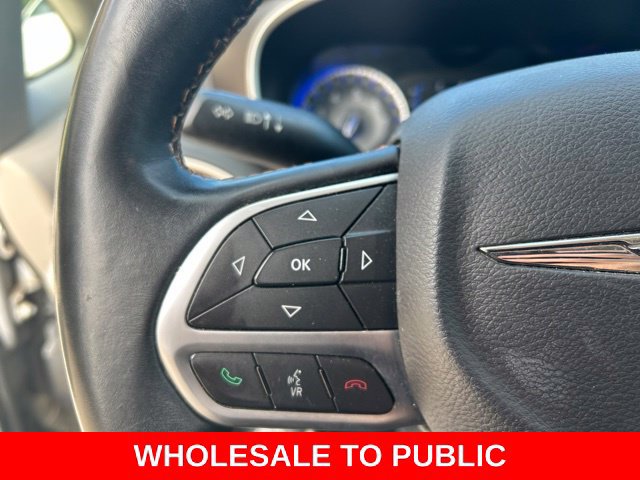 Used 2017 Chrysler Pacifica Touring-L FWD image 18