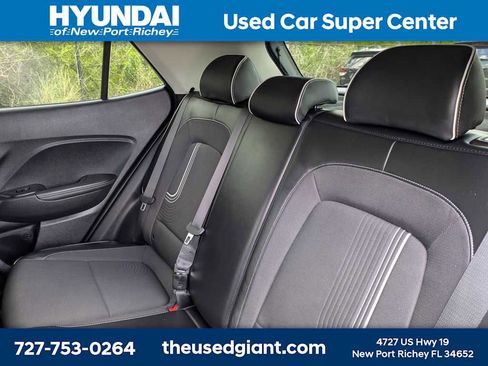 Certified 2022 Hyundai Venue Limited w/ Cargo Package FWD image 14