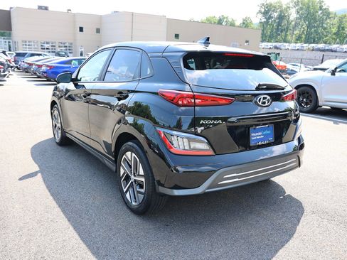 Used 2023 Hyundai Kona Limited w/ Cargo Package FWD image 5