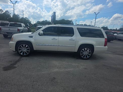 Used 2013 Cadillac Escalade ESV Platinum AWD/4WD image 2