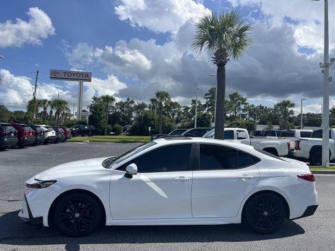 Used 2025 Toyota Camry SE w/ Multimedia Upgrade Package FWD image 7