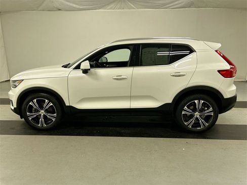 Used 2022 Volvo XC40 T5 Inscription w/ Advanced Package image 6
