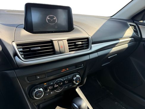 Used 2018 MAZDA MAZDA3 Touring FWD image 12