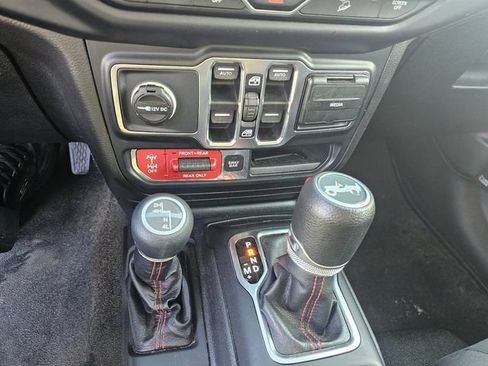 Used 2019 Jeep Wrangler Unlimited Rubicon AWD/4WD image 25